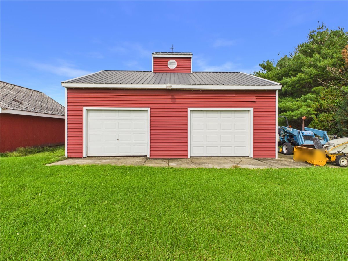 main property photo 40