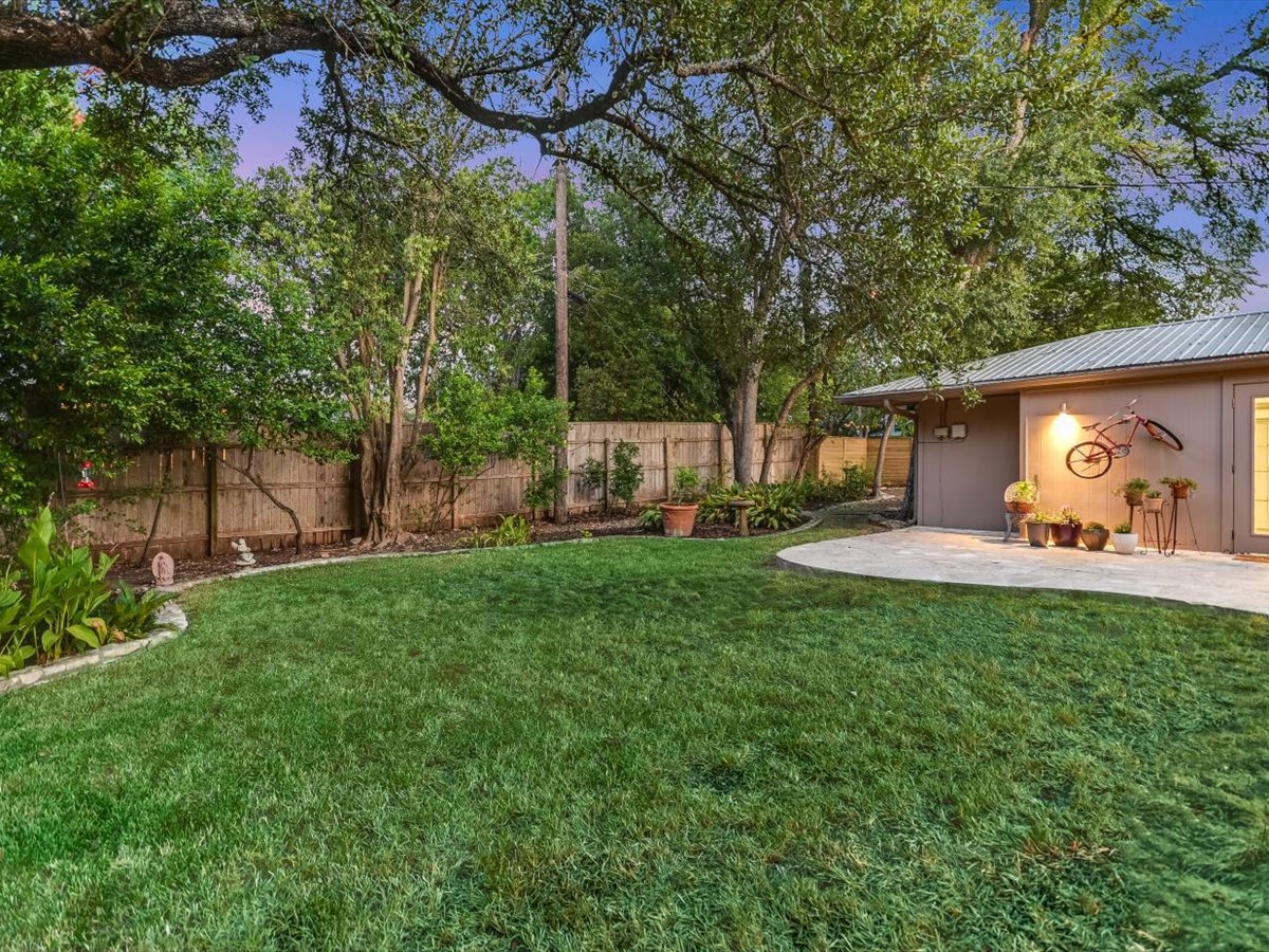 main property photo 29