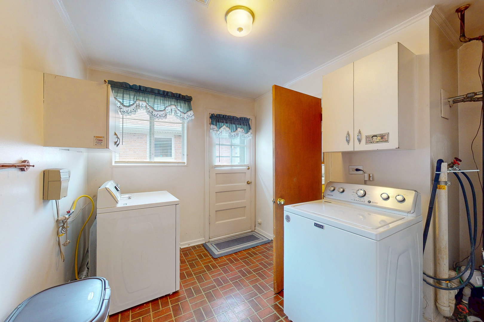 main property photo 8