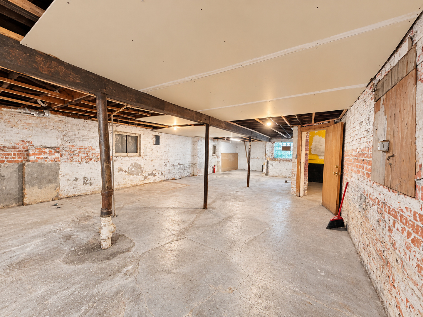 main property photo 23