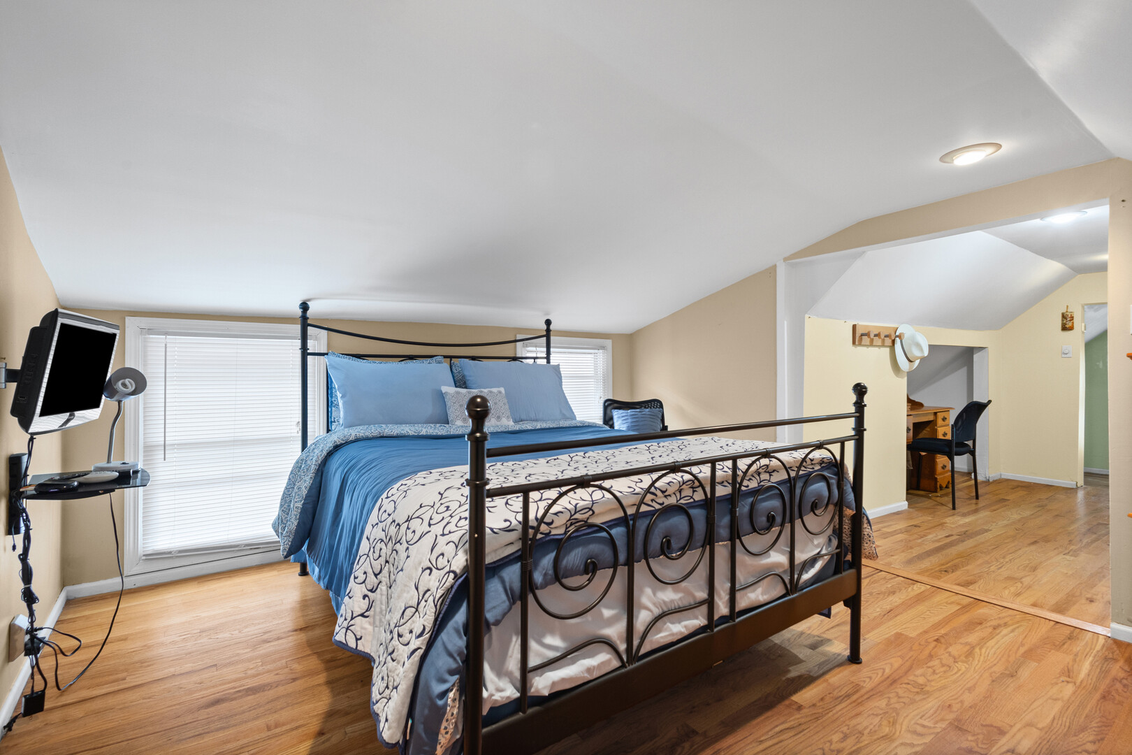 main property photo 12