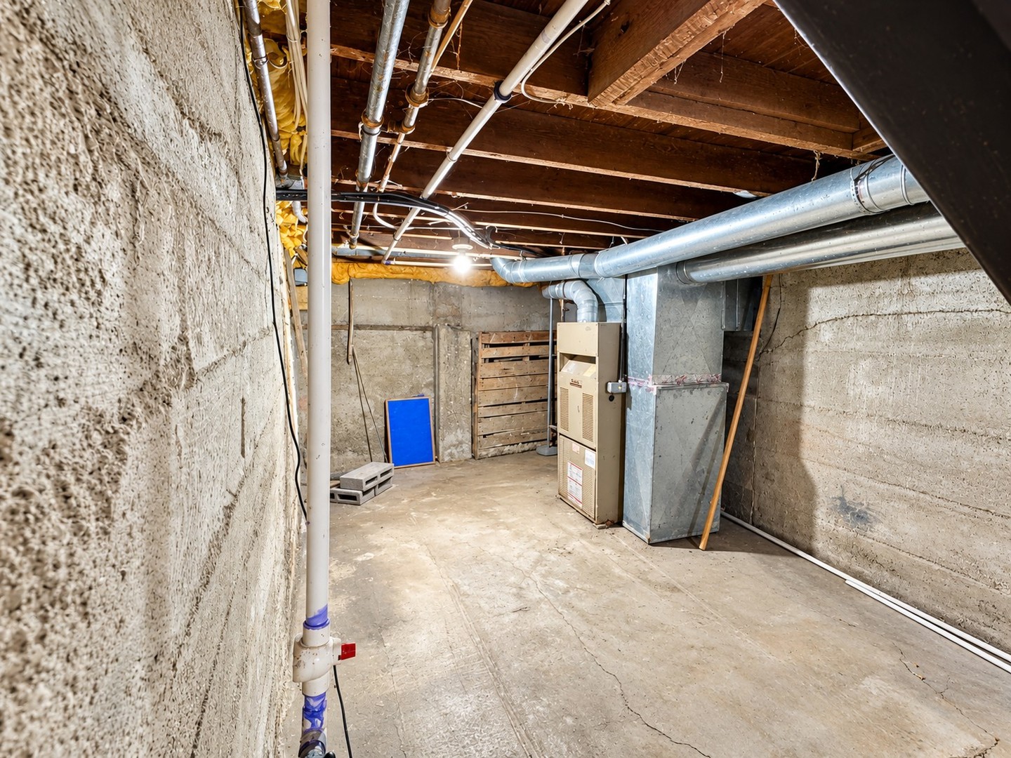 main property photo 28