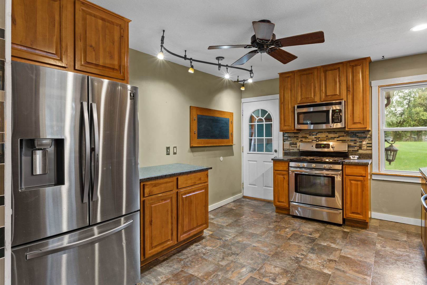 main property photo 10