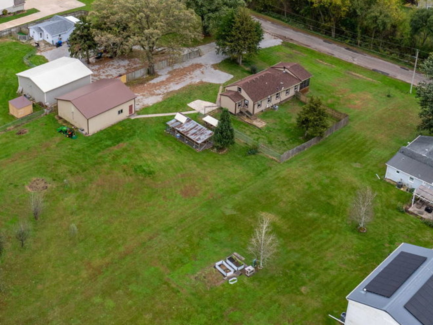 main property photo 33