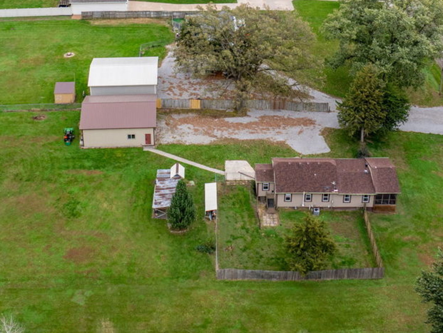 main property photo 34