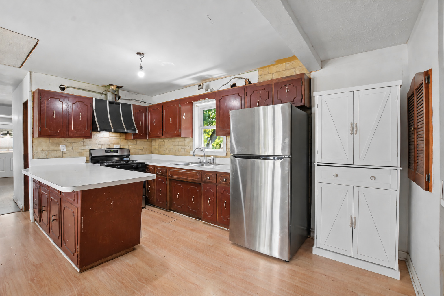 main property photo 9