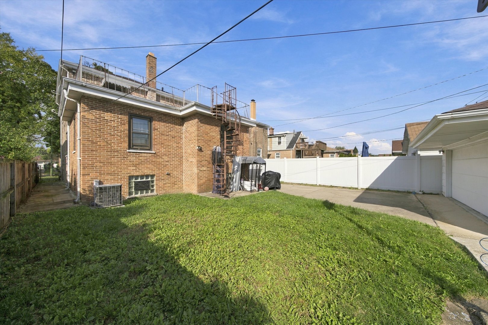 main property photo 32