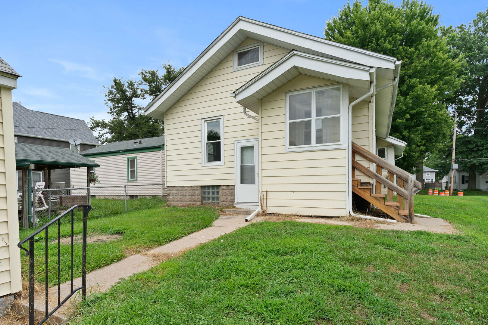 main property photo 13