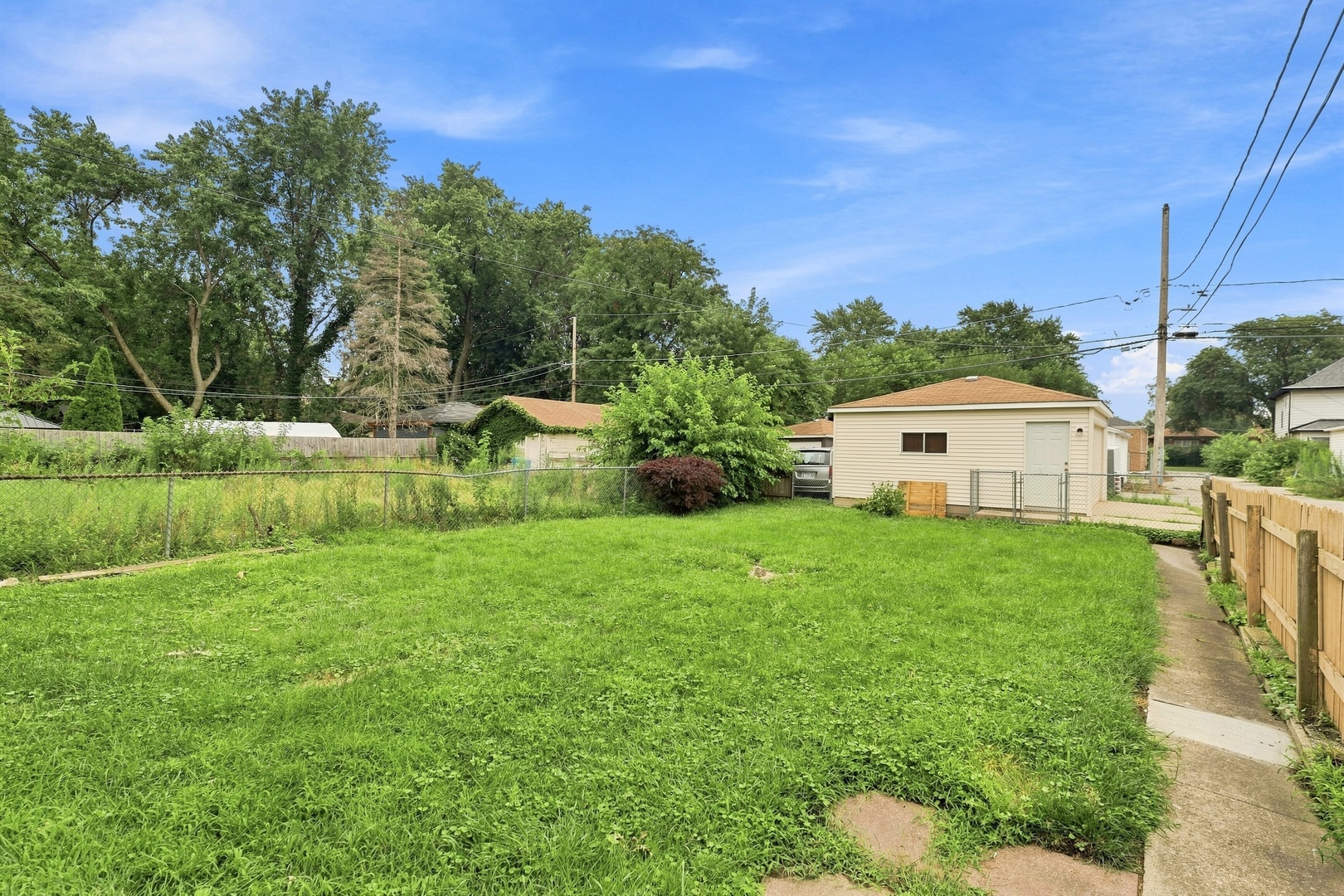 main property photo 28