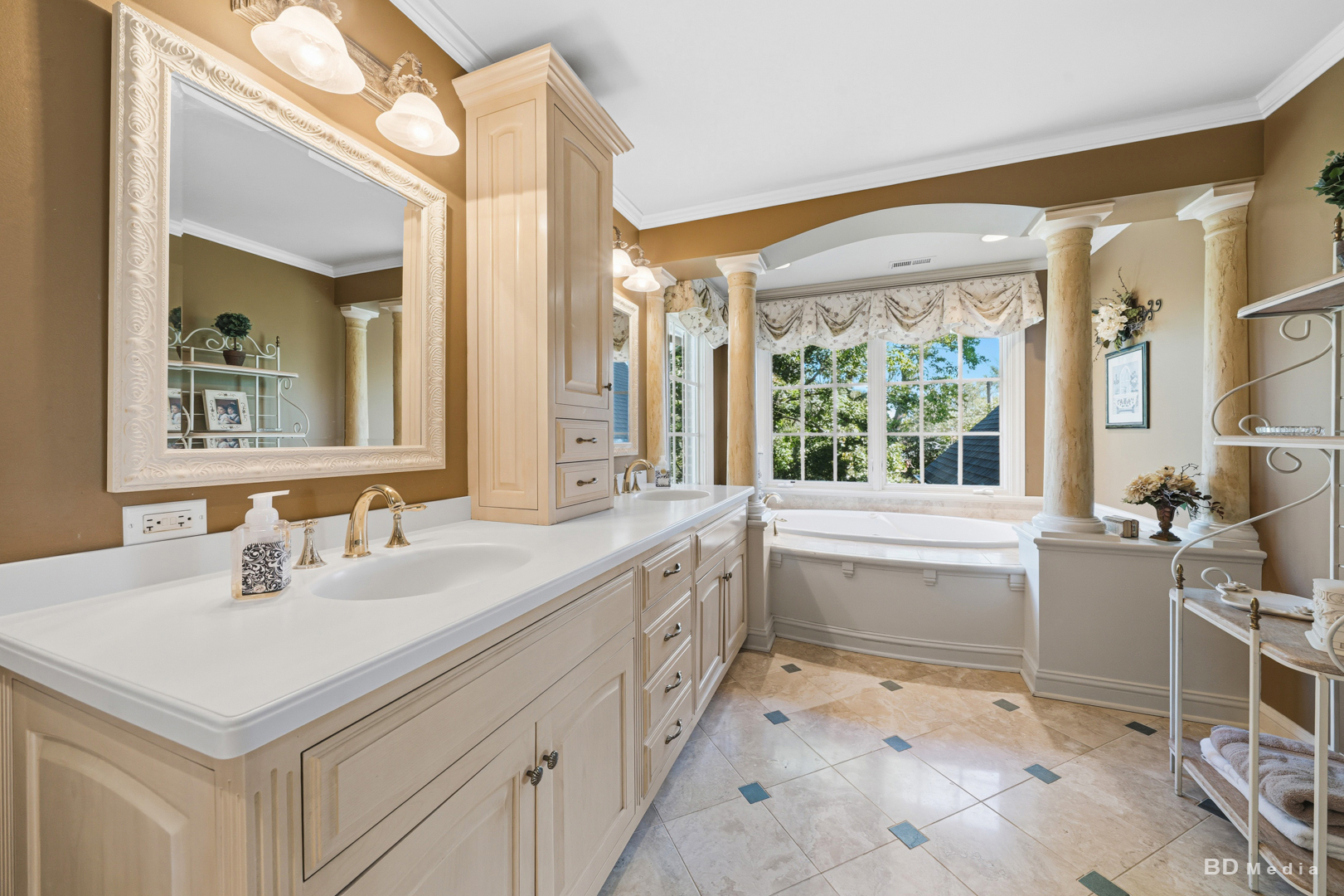 main property photo 25