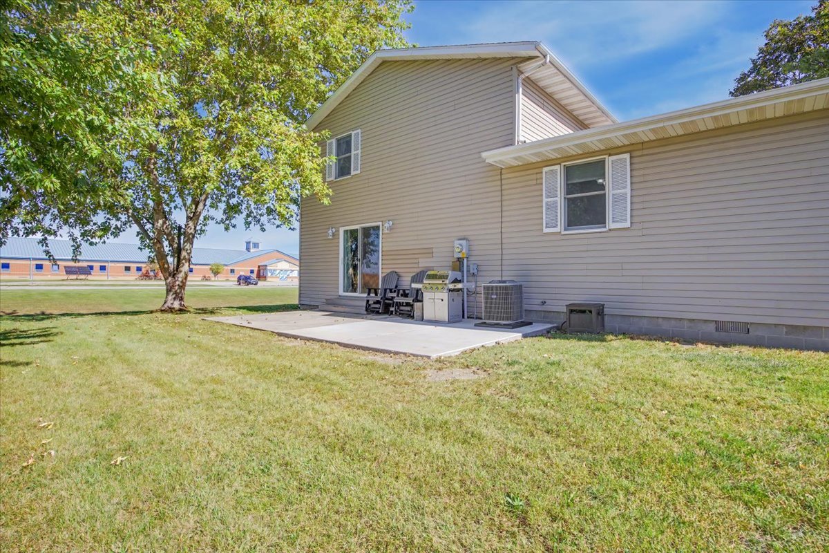 main property photo 30