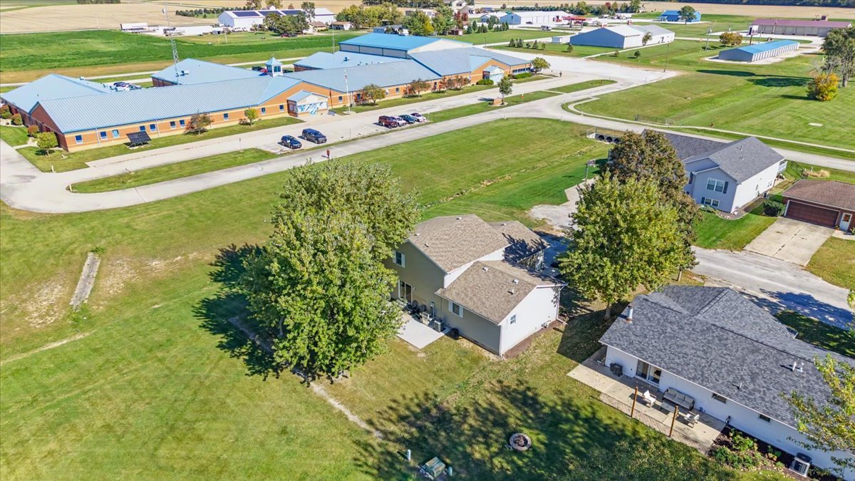 main property photo 41