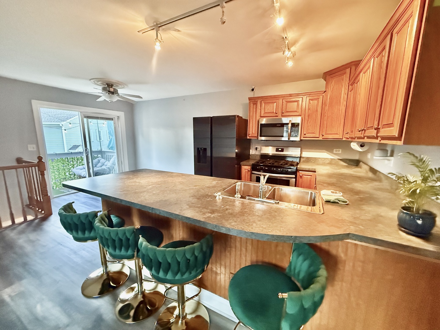 main property photo 6