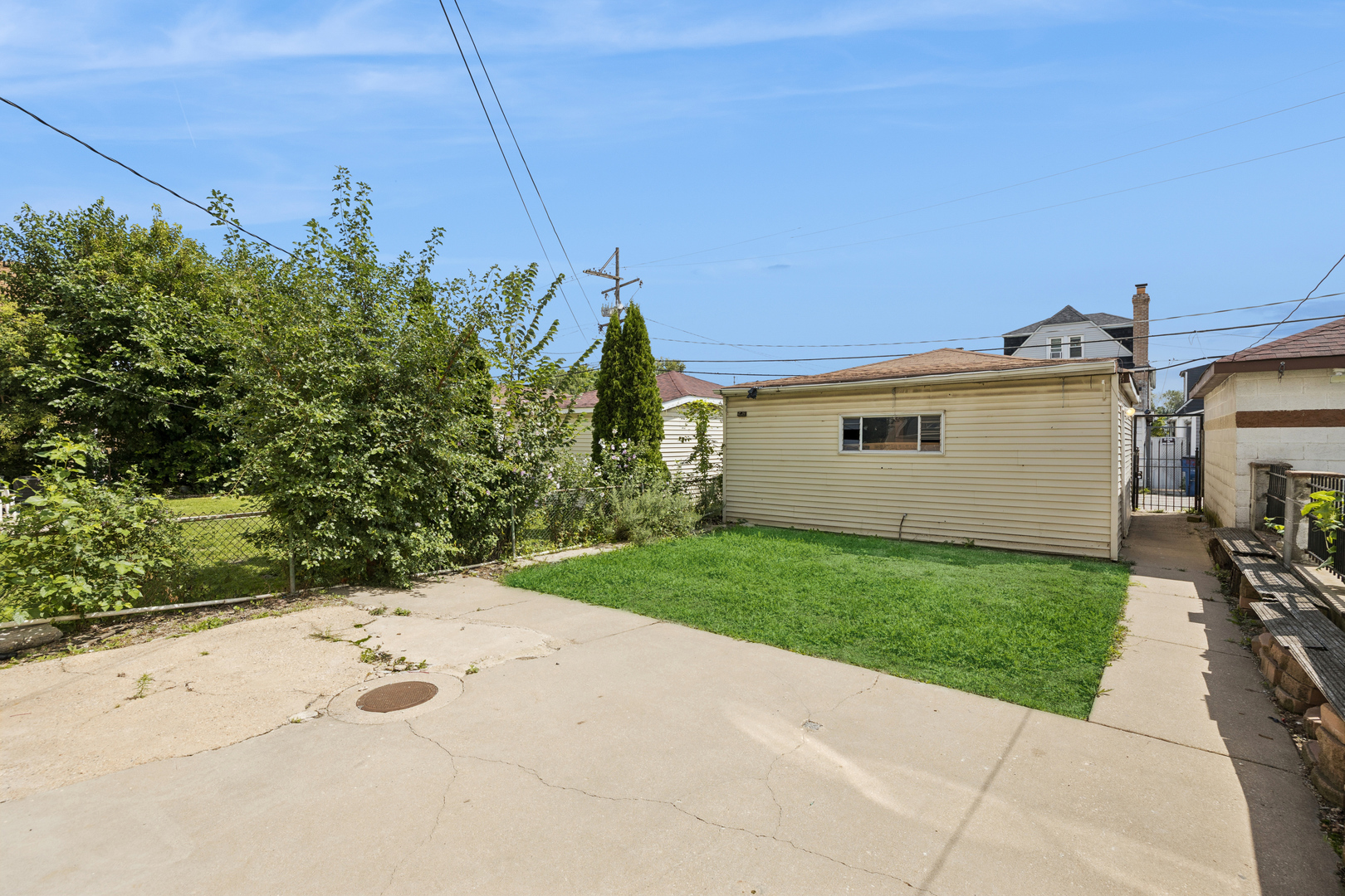 main property photo 18