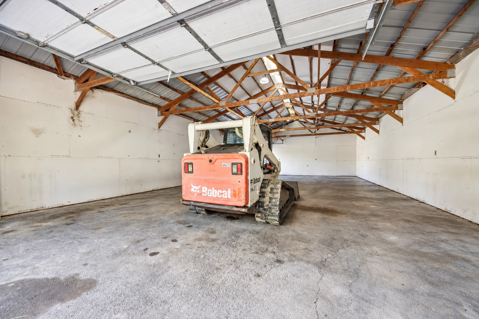 main property photo 28