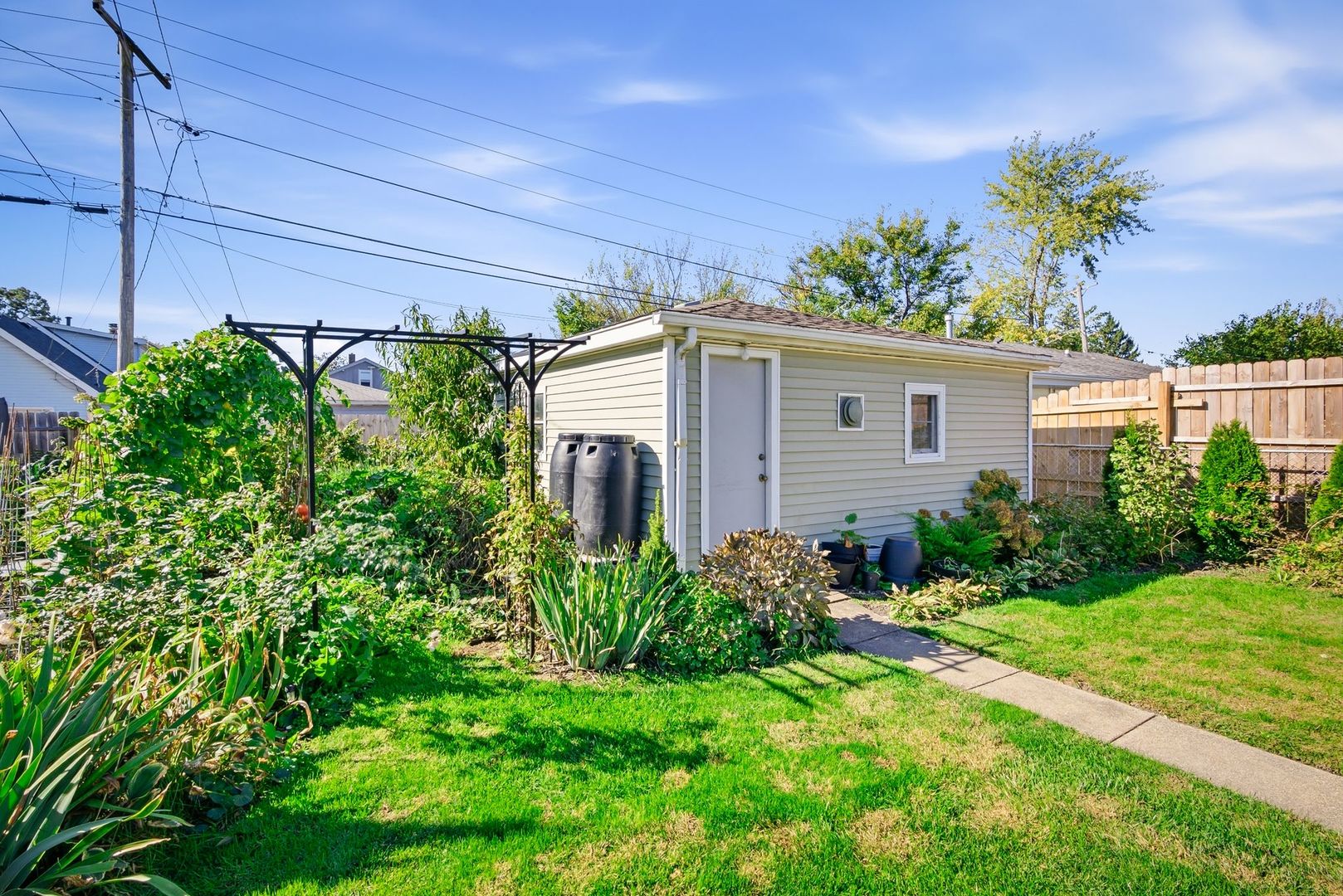 main property photo 17