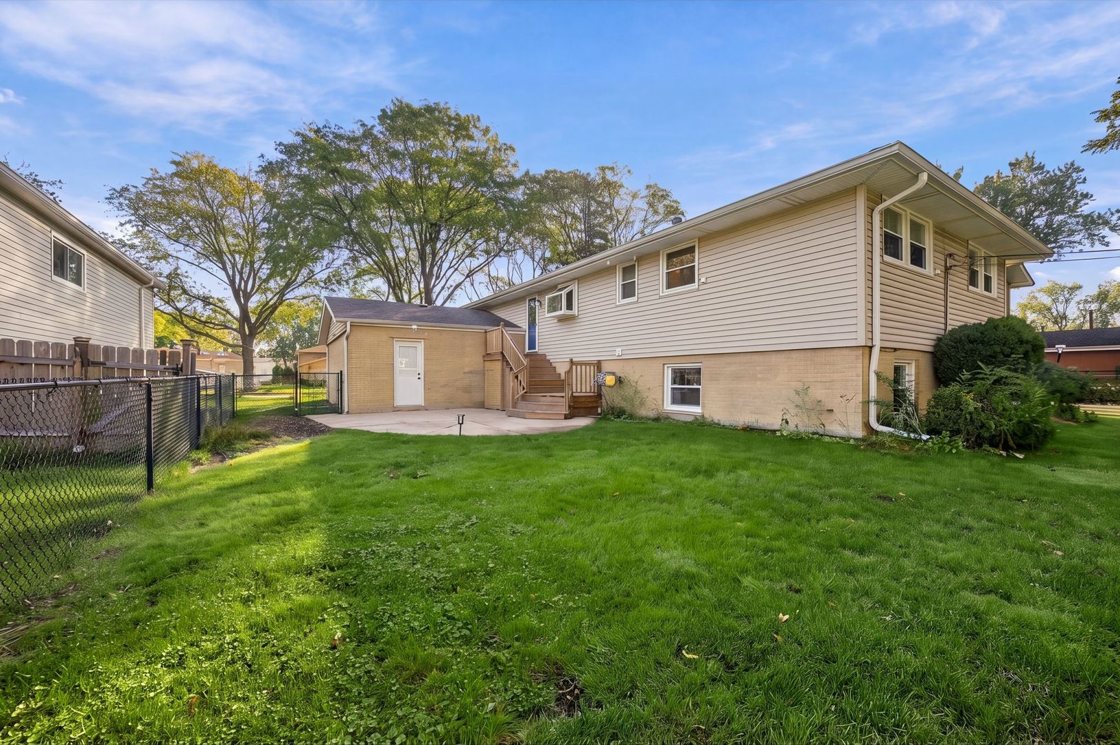 main property photo 34