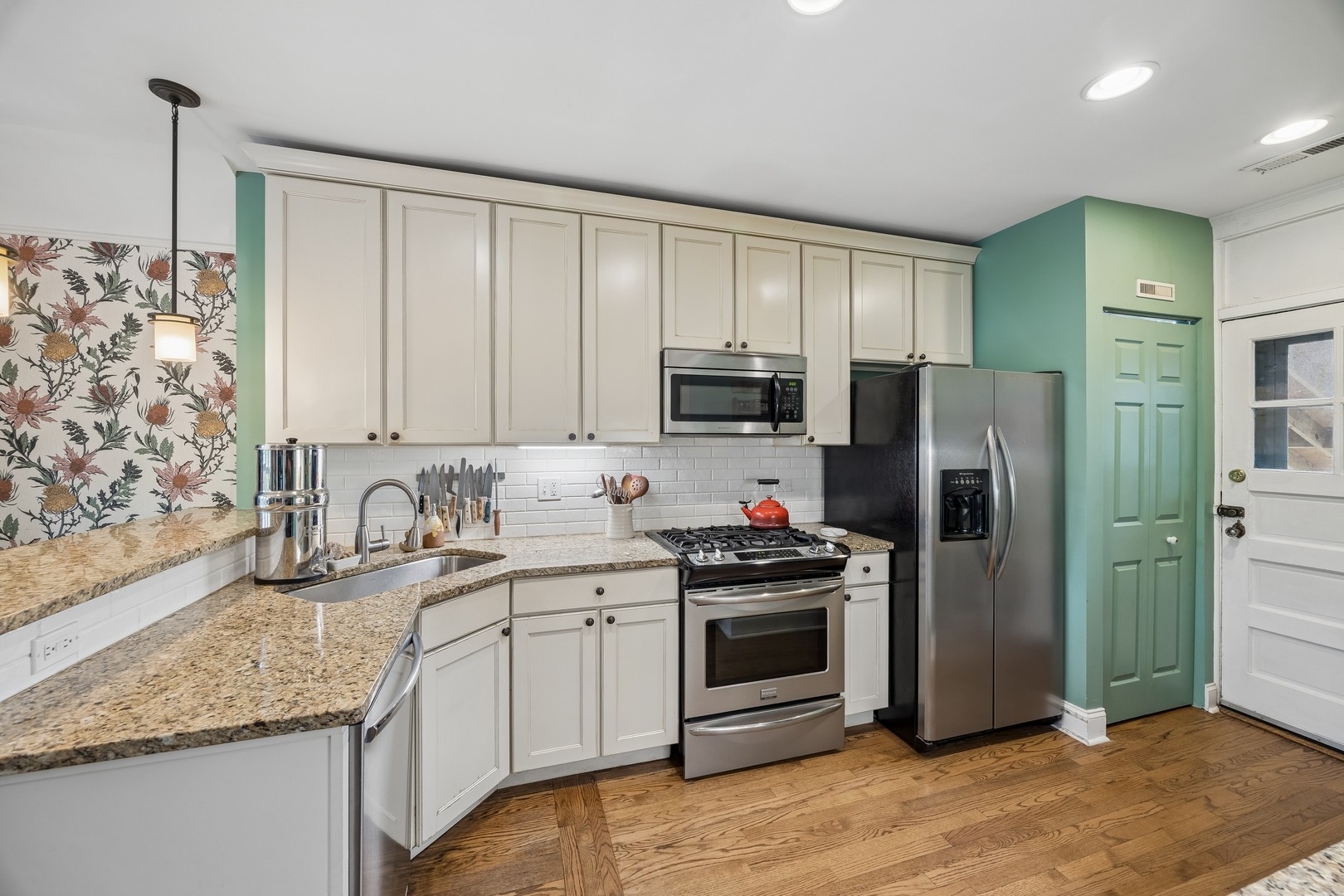 main property photo 8
