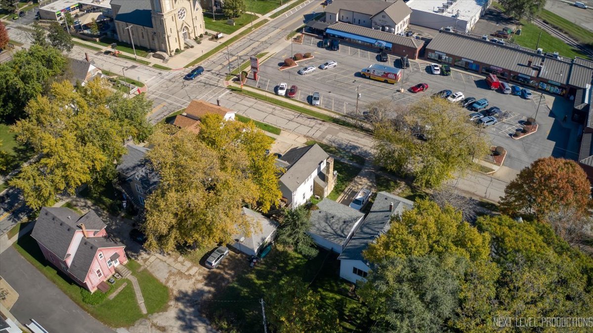 main property photo 37