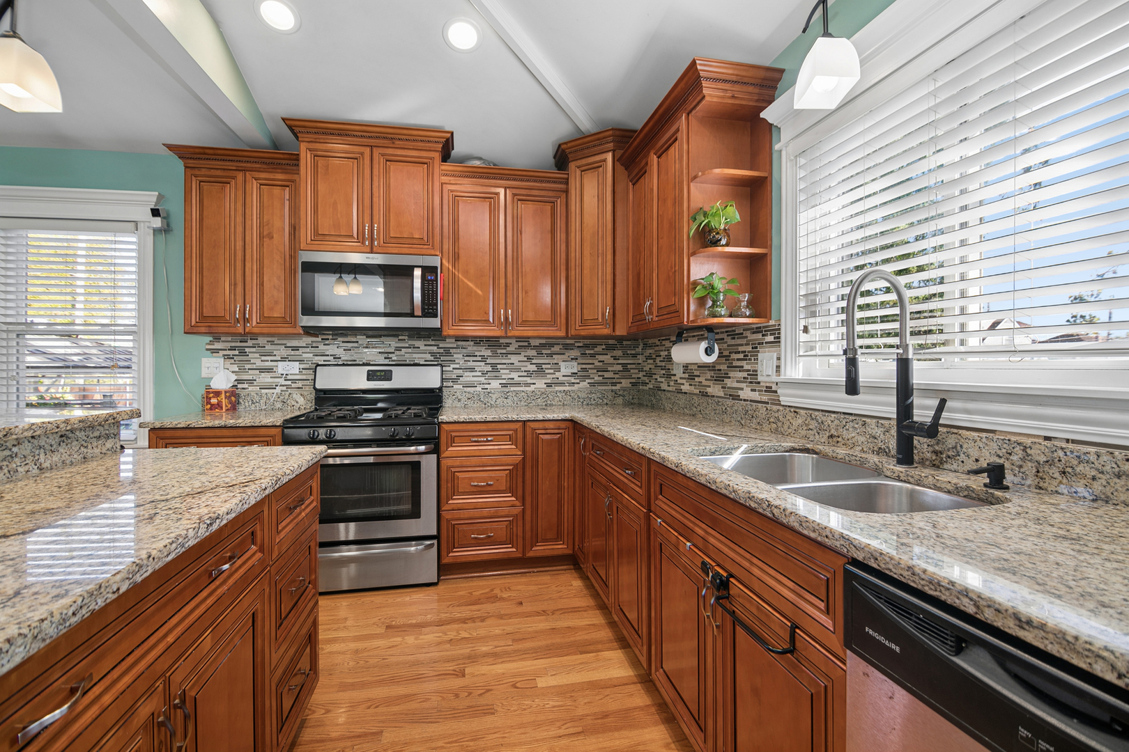 main property photo 11