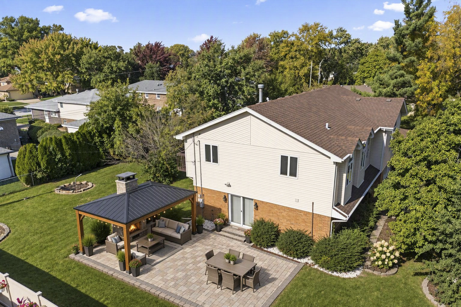 main property photo 32