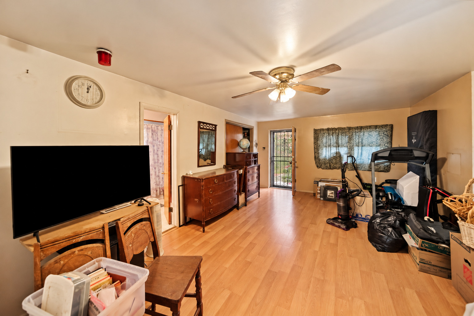 main property photo 28
