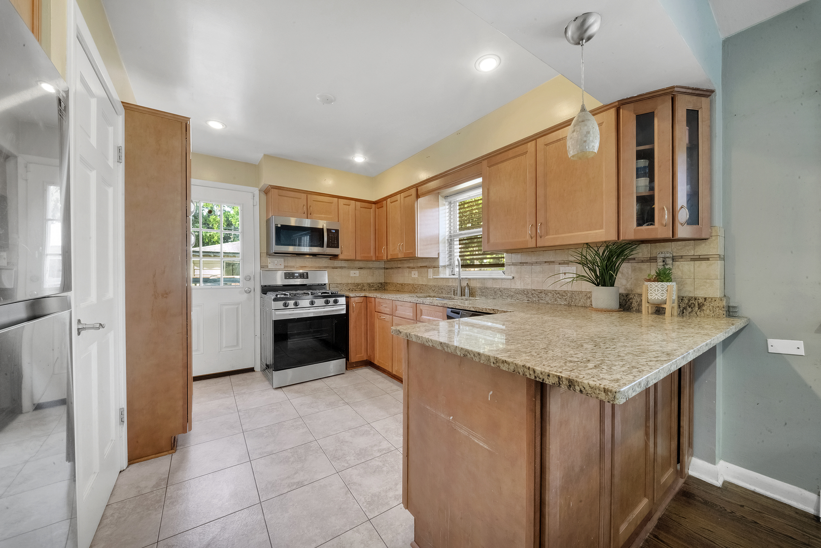 main property photo 6