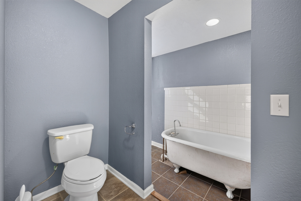 main property photo 18