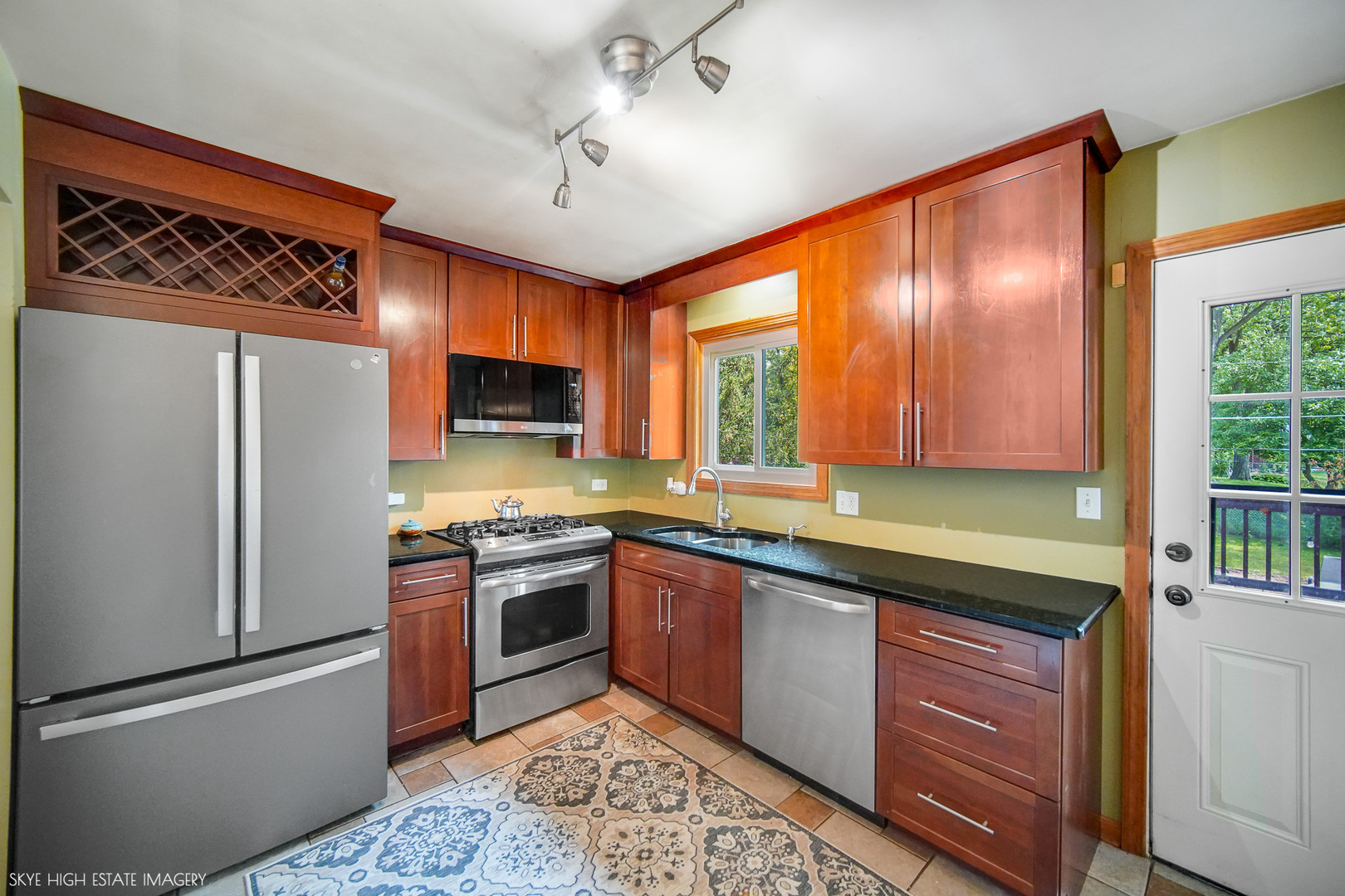main property photo 7