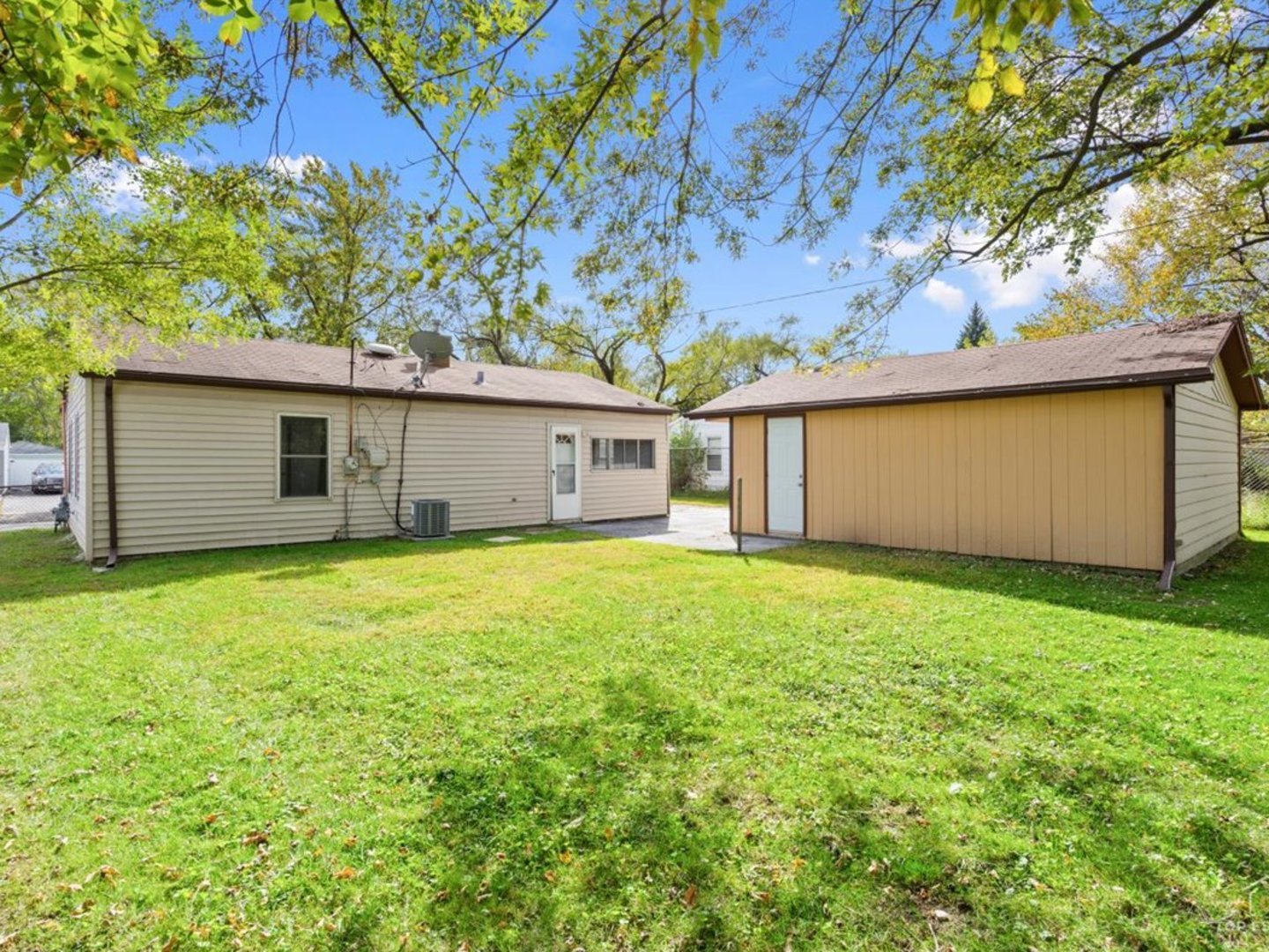 main property photo 14