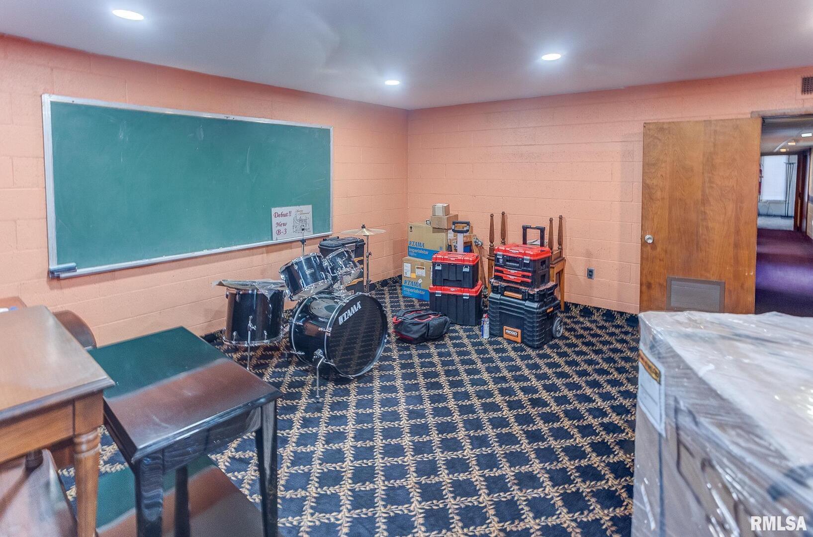 main property photo 10