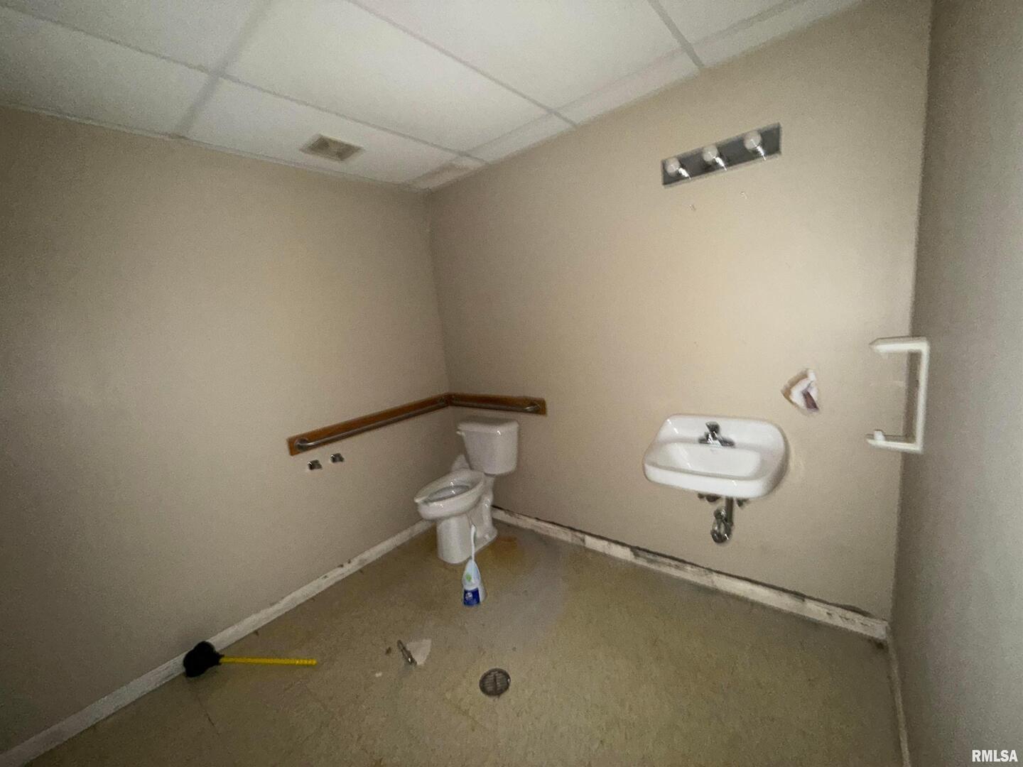 main property photo 25