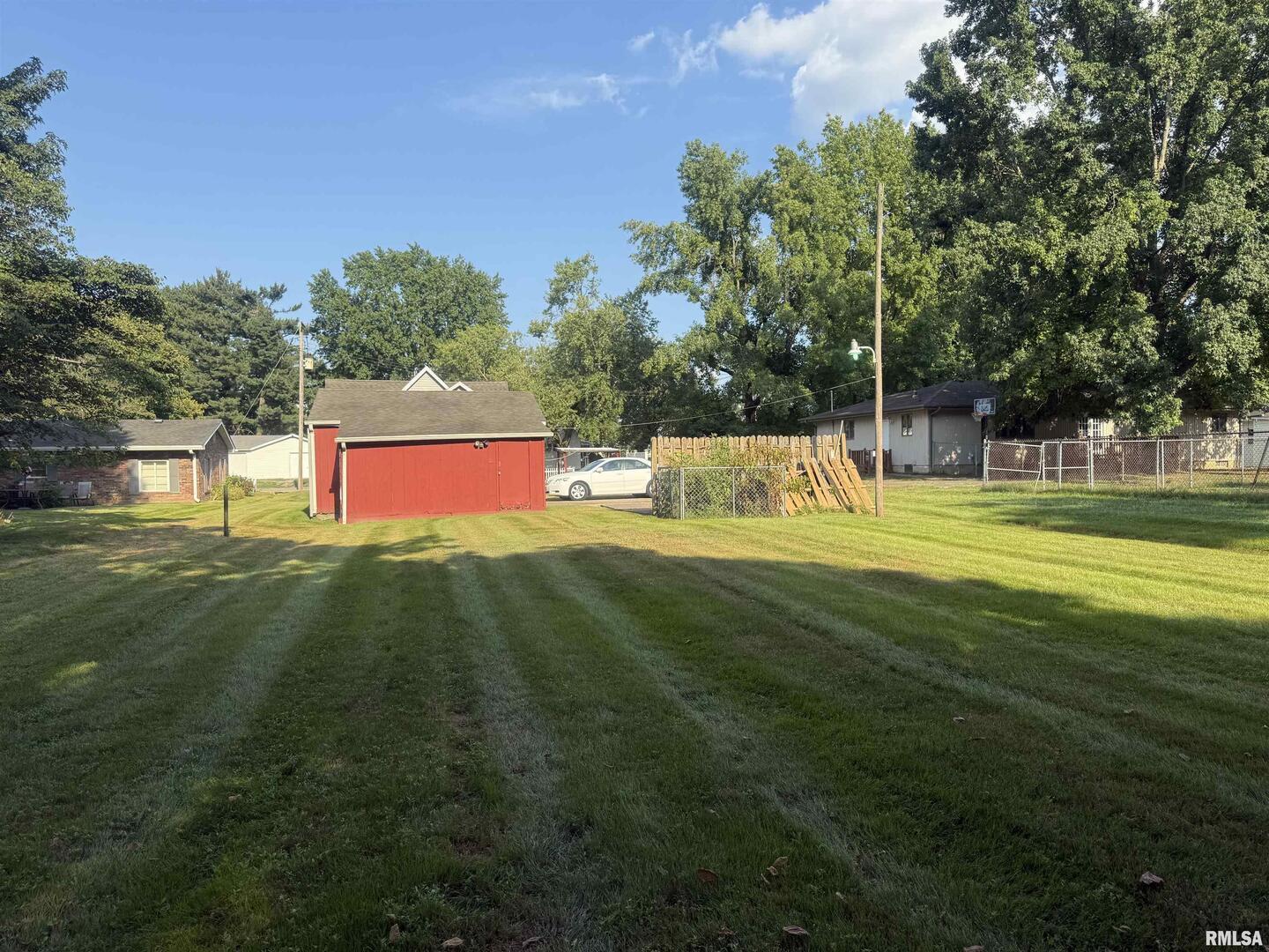 property viewer photo 16