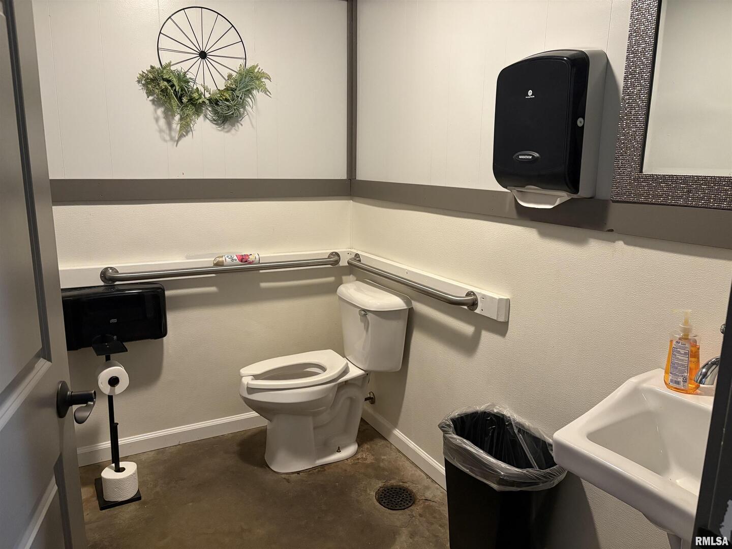main property photo 18