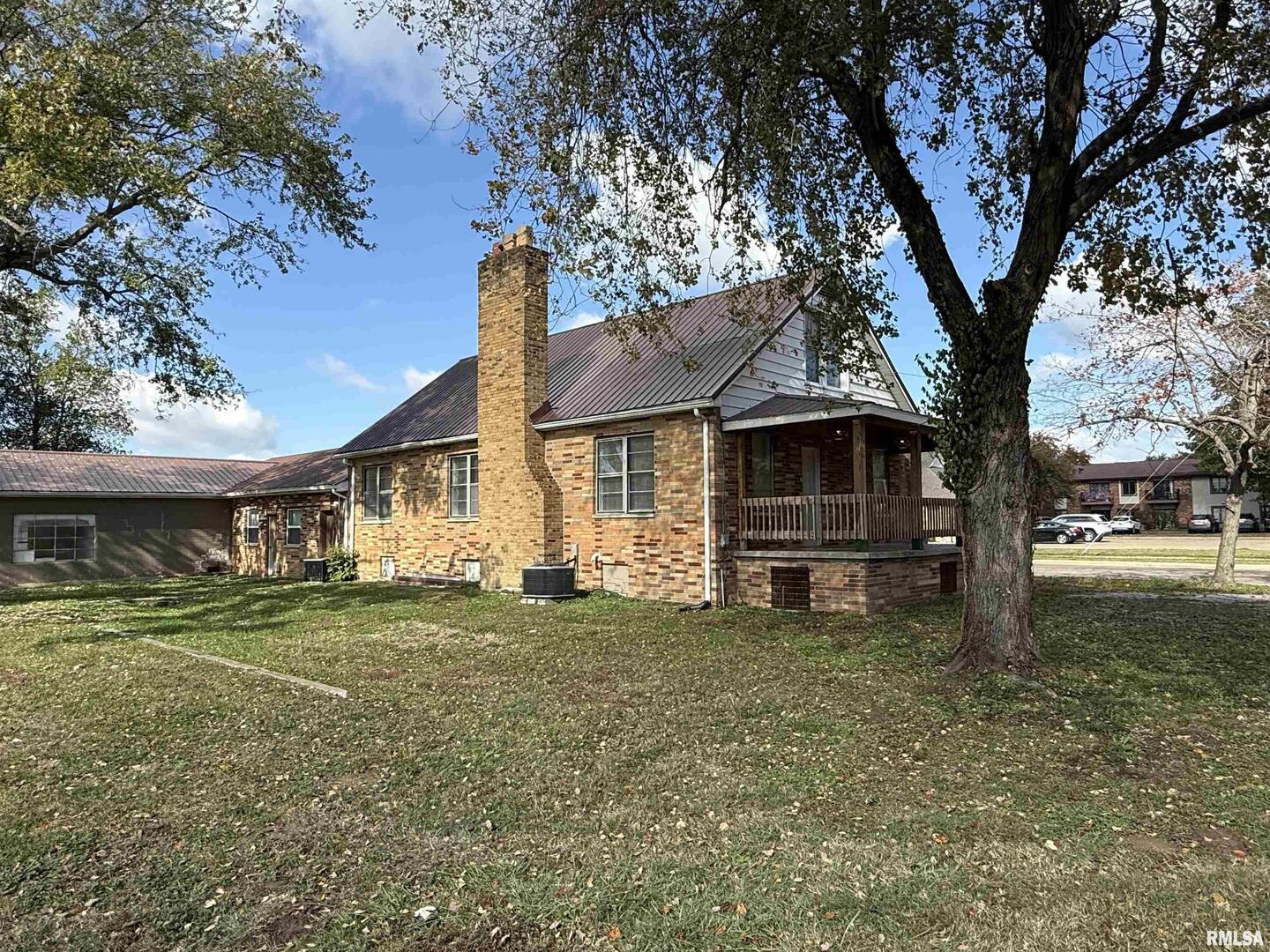 main property photo 28