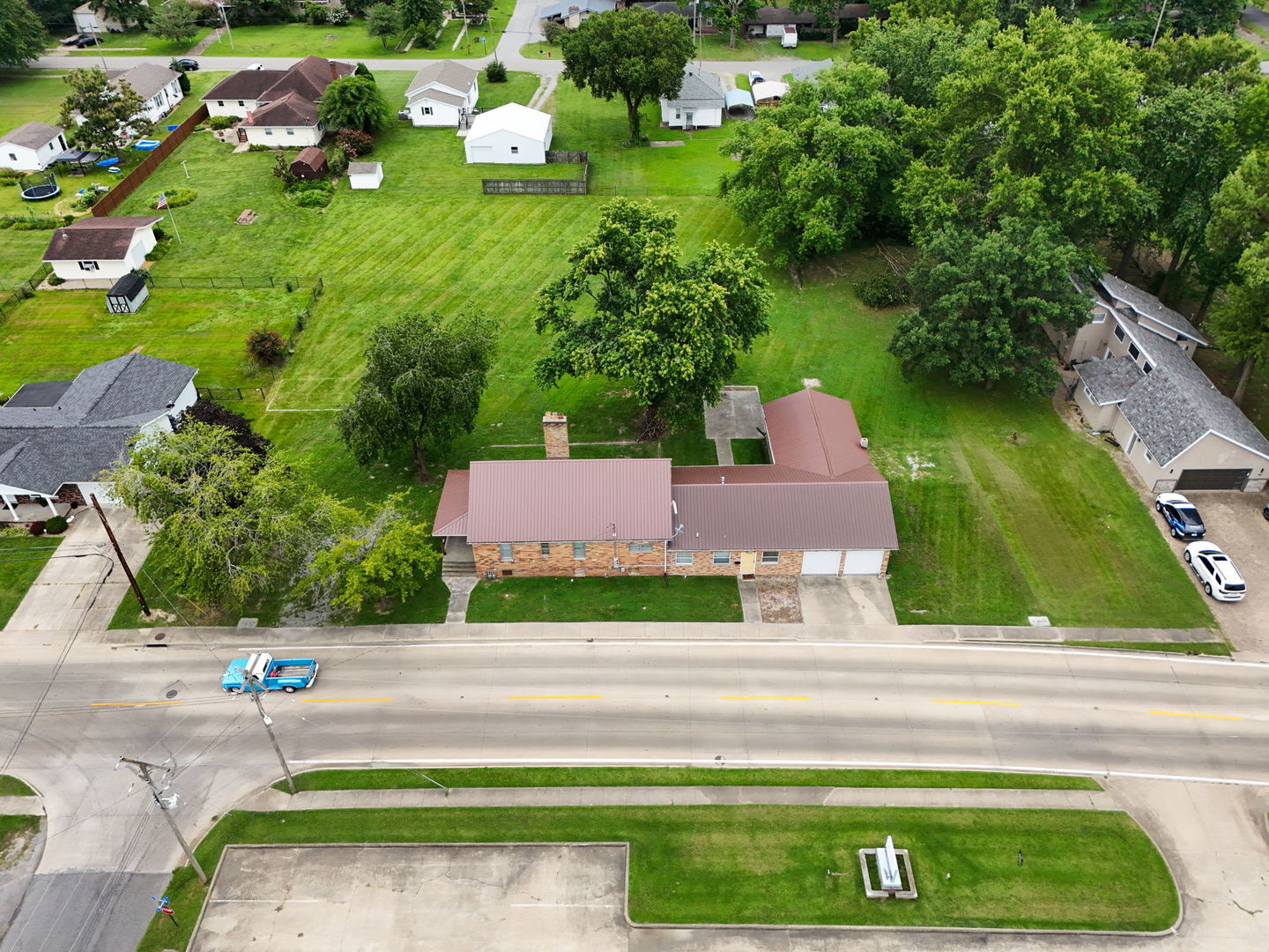 main property photo 30