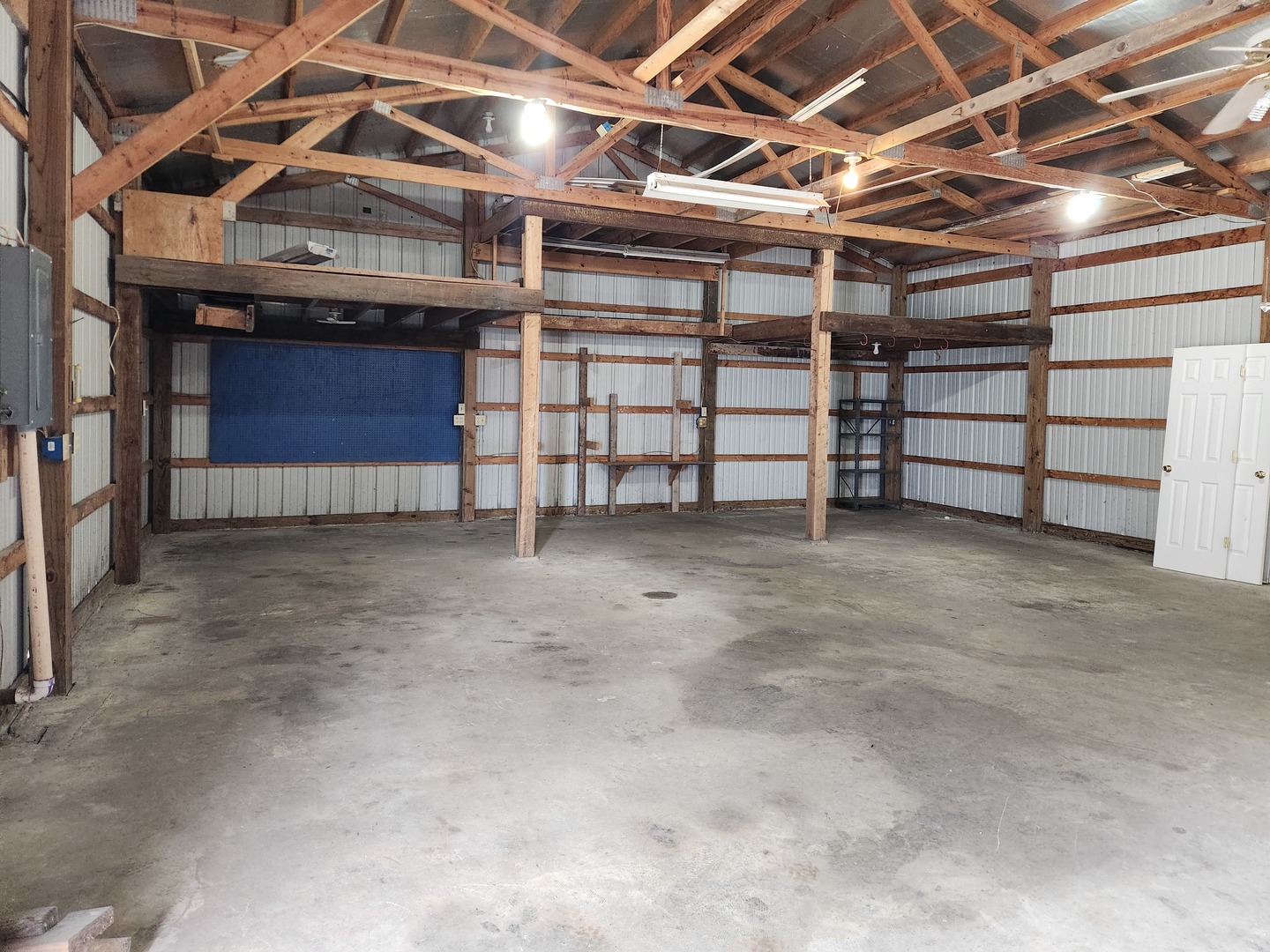 main property photo 28