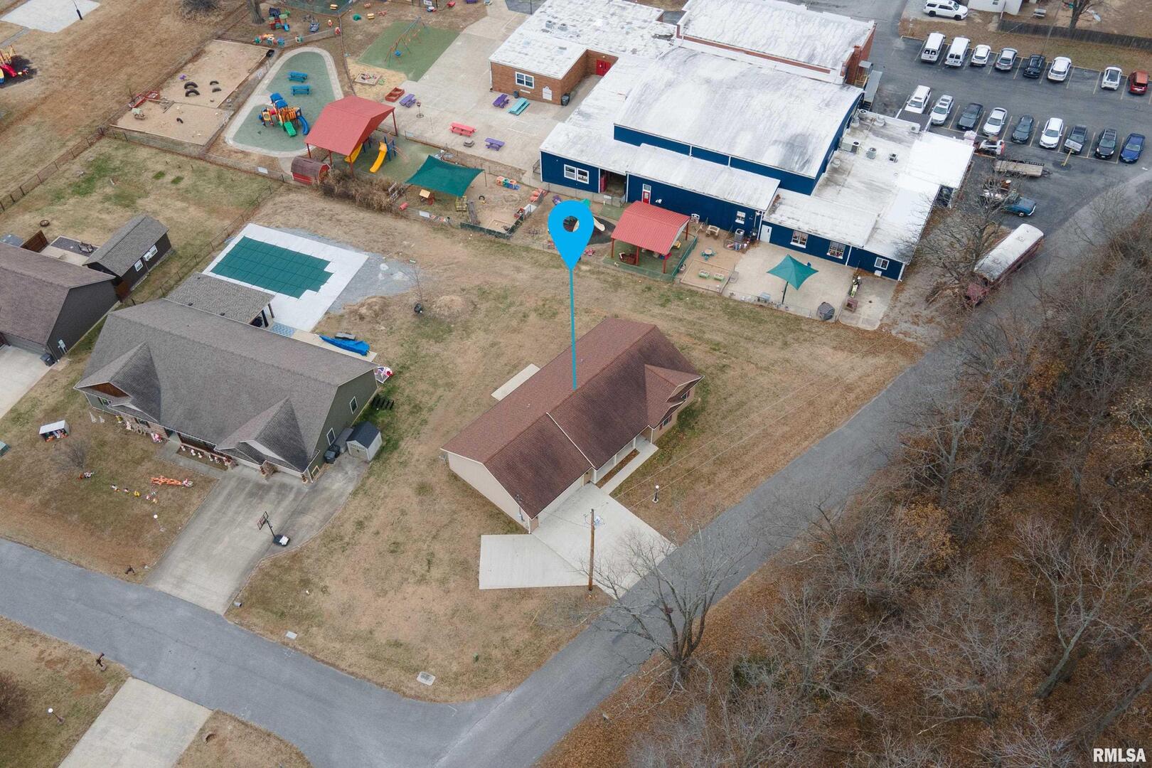 main property photo 25