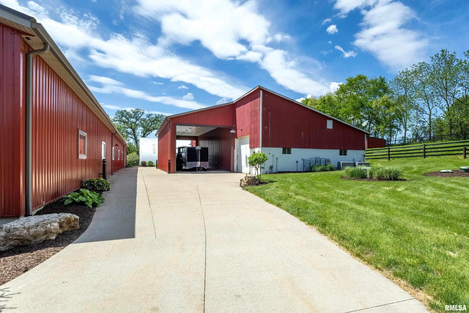 main property photo 40