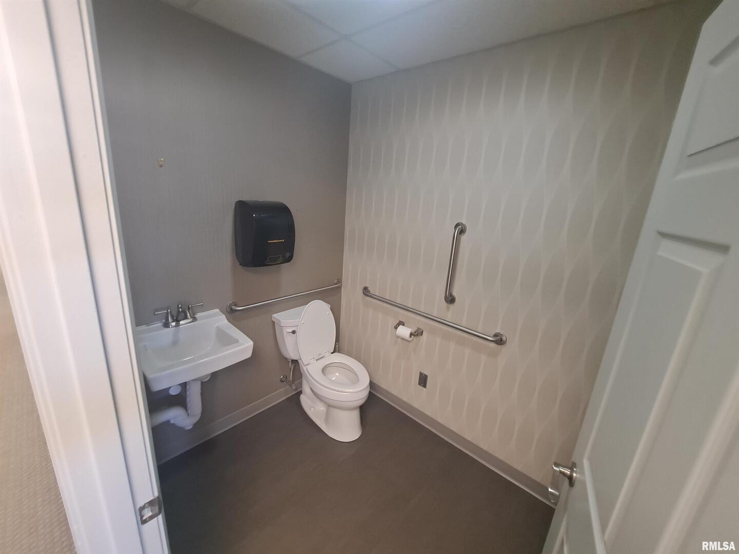 main property photo 9