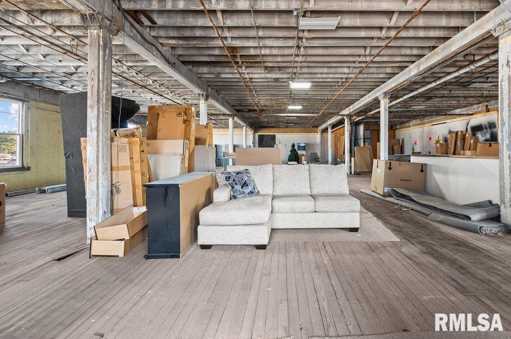 main property photo 19