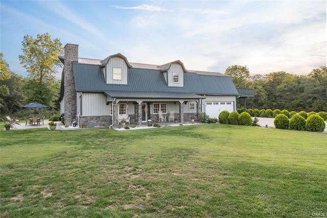 2 Rr, St Elmo, IL 62458