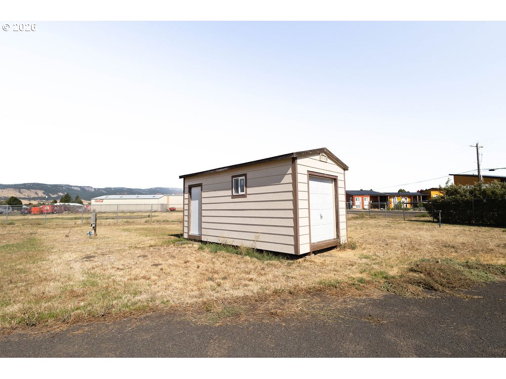 main property photo 13