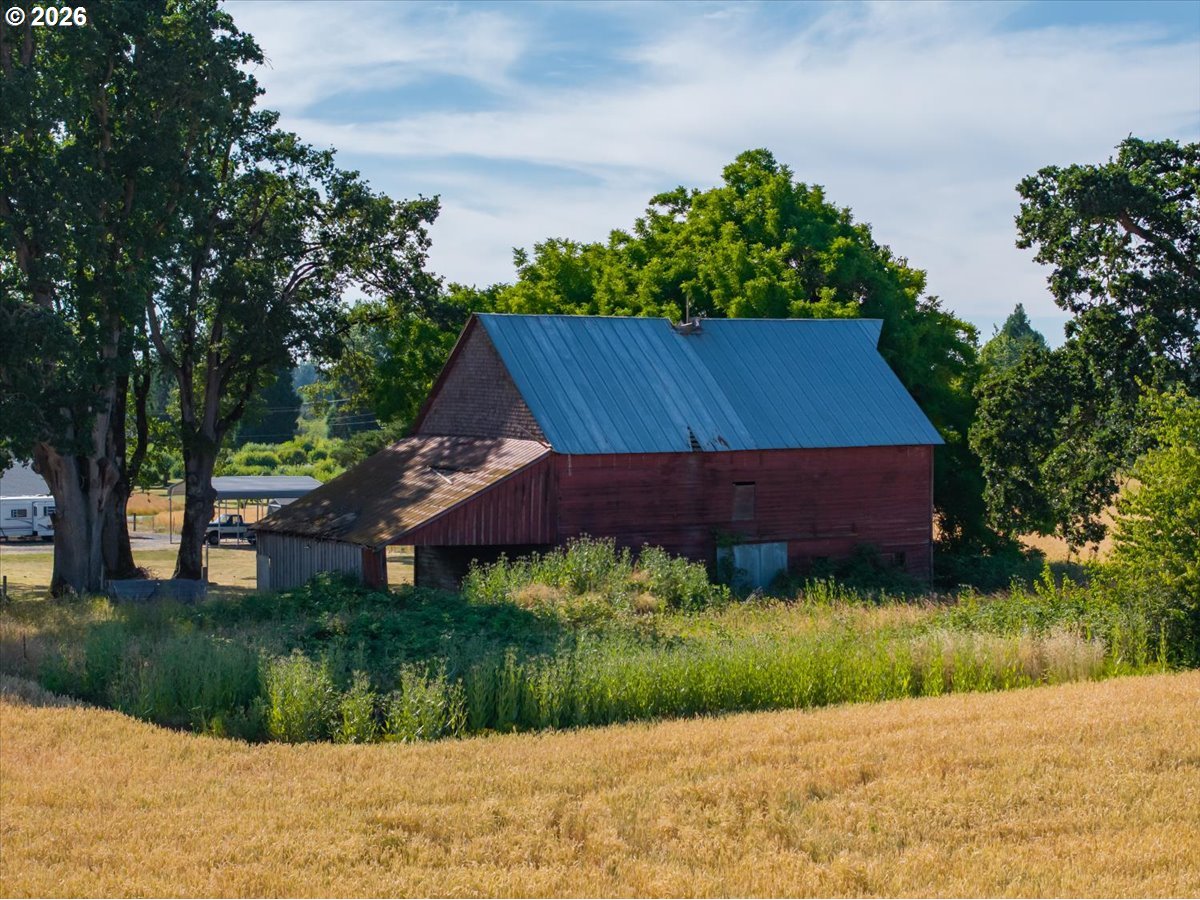 main property photo 38