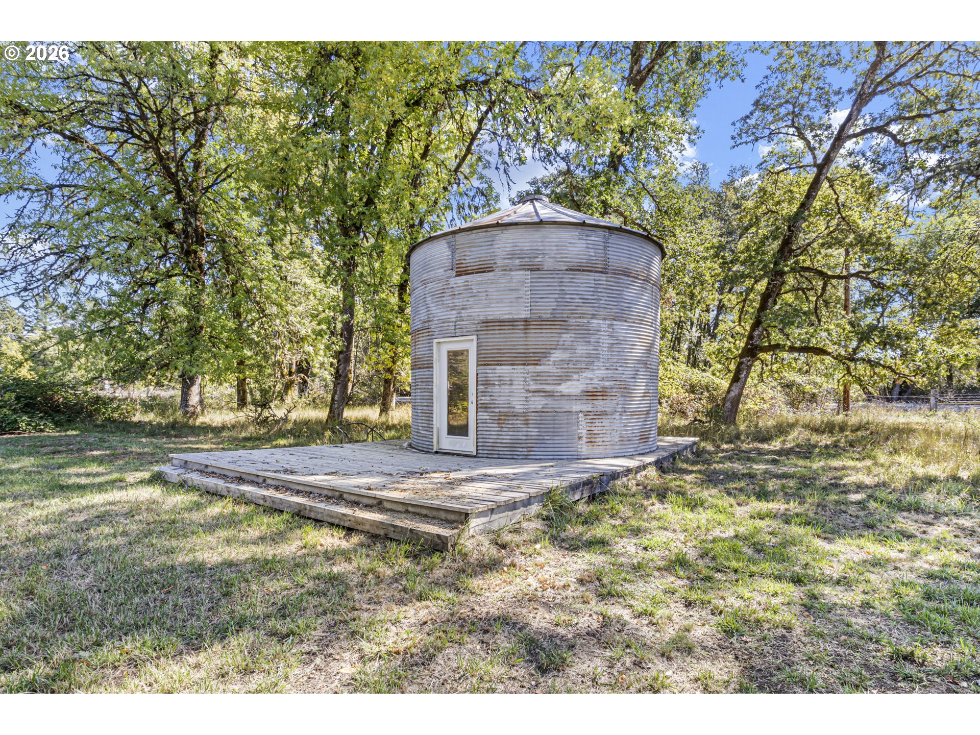 main property photo 11