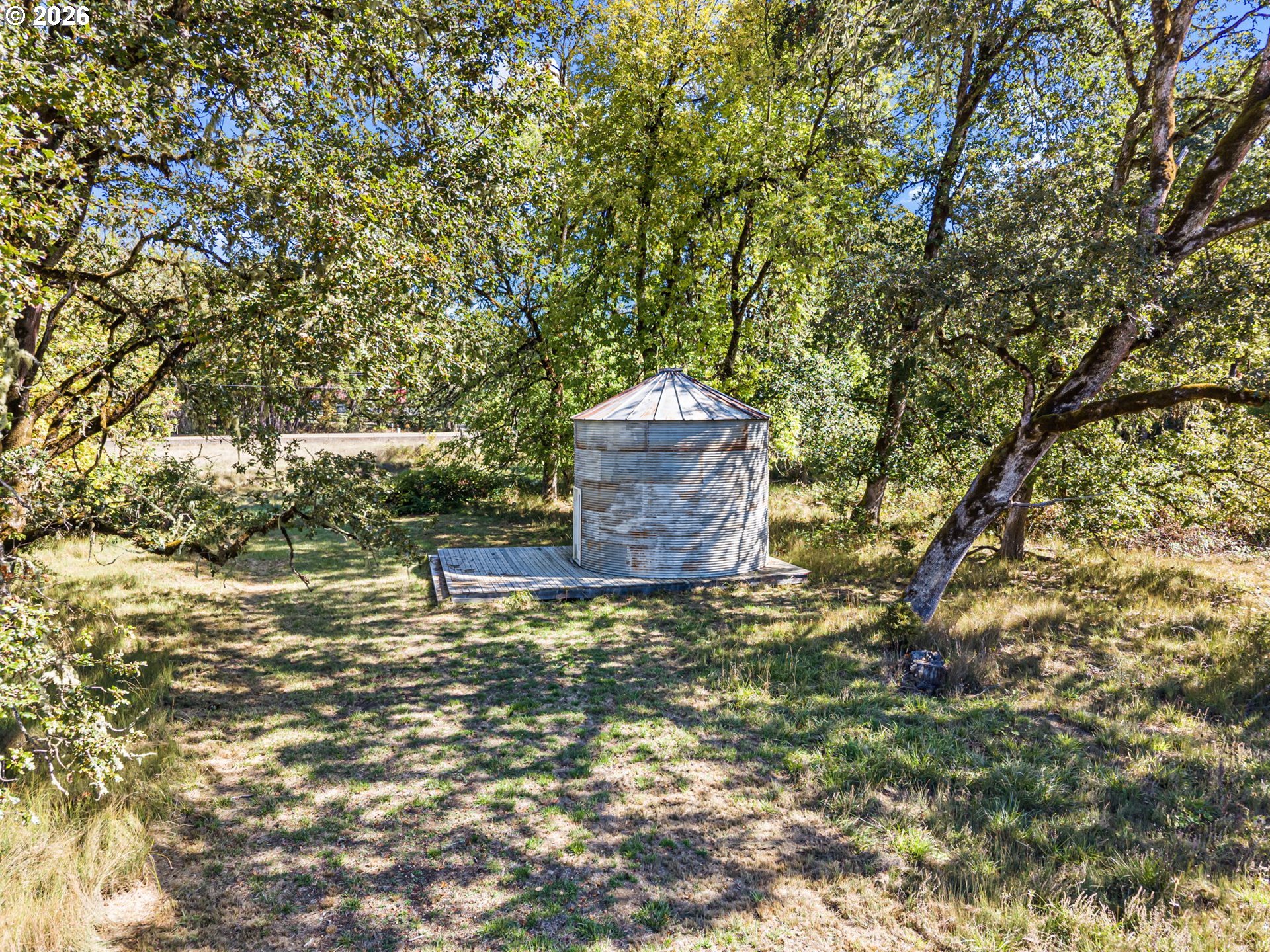 main property photo 16