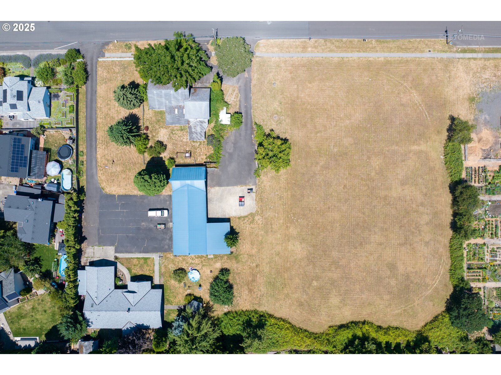 main property photo 11