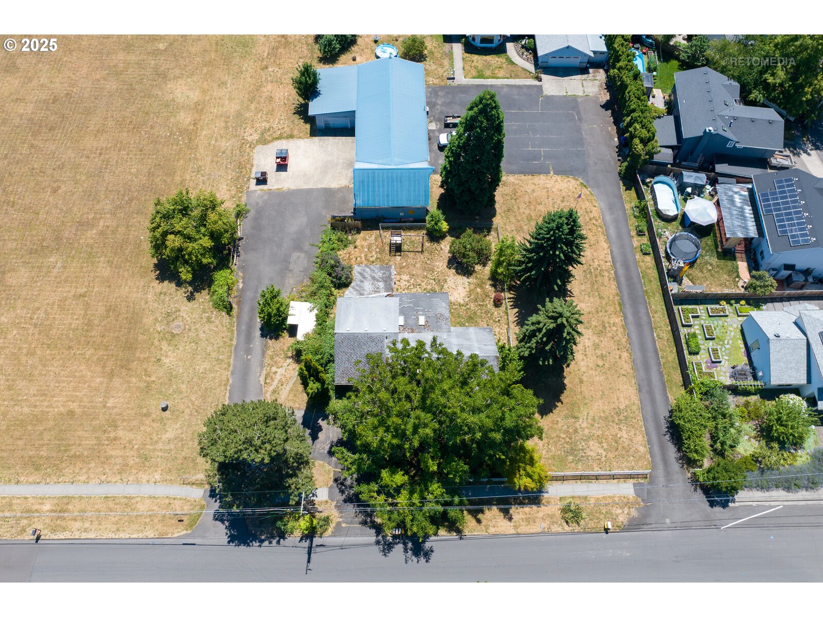 main property photo 14