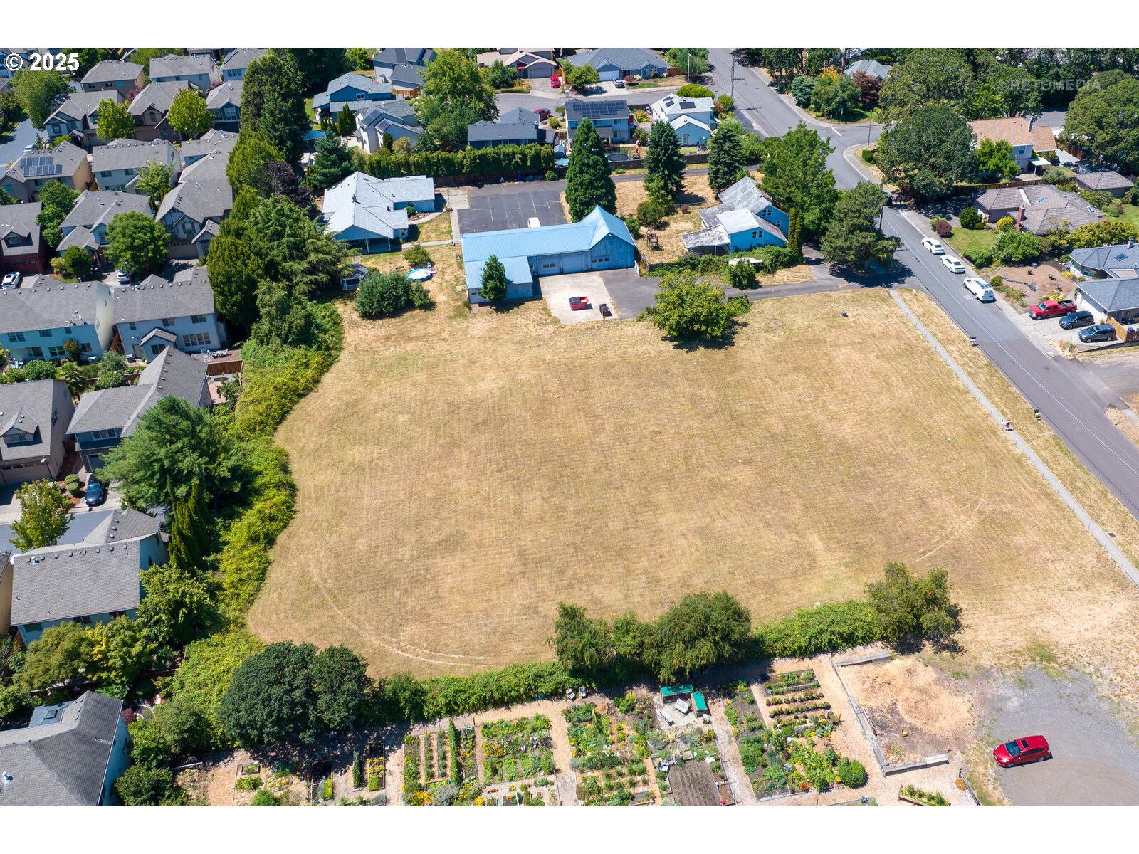 main property photo 16
