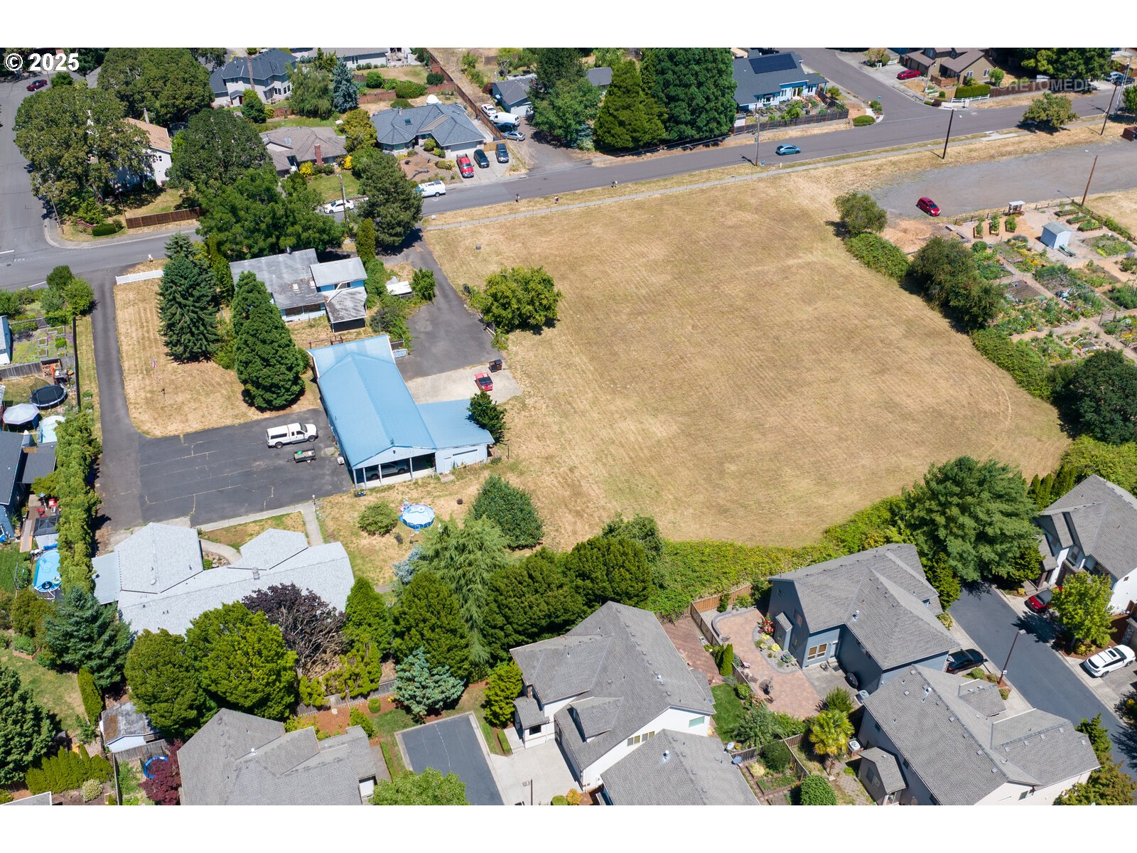 main property photo 17